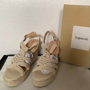 NIB Sopends Beige Crochet Wedge Heeled Shoes Size 39/8.5